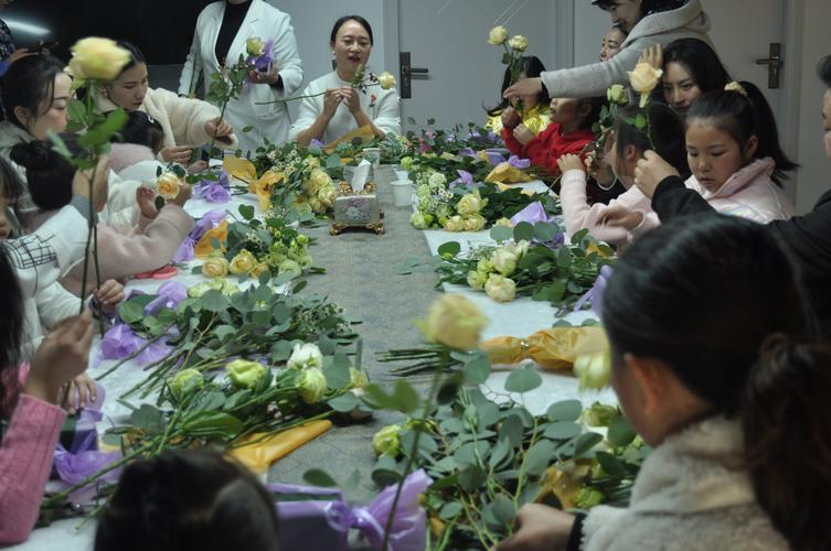 如何给孩子讲花艺色彩知识? 小孩花艺课程!