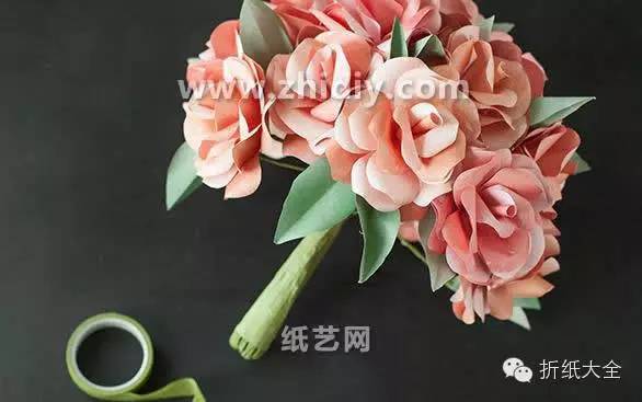 花艺包装纸如何剪断纸片? 花艺包装纸如何剪断纸片视频!