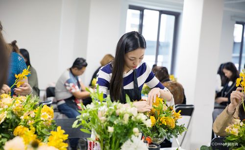 如何选花艺课程老师呢女生? 如何选花艺课程老师呢女生!