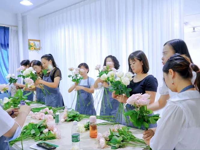 如何当花艺培训师工作内容? 如何当花艺培训师工作内容简短!