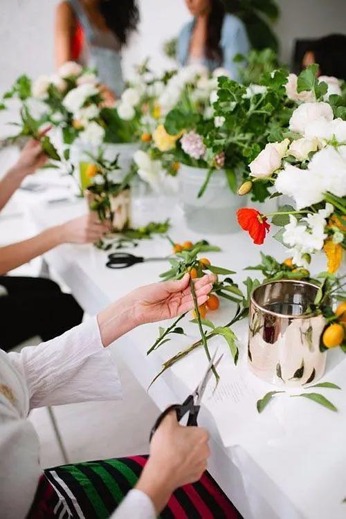 花艺师如何打刺花球的视频? 花艺师如何打刺花球的视频教程!