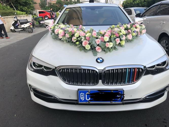 宝马5系婚车花艺如何设计? 宝马5系 婚车!